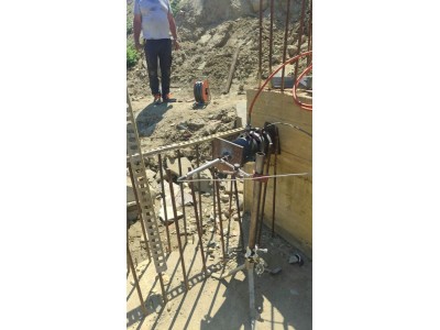 prova di carico in trazione su tirante con cella di carico da 100 ton