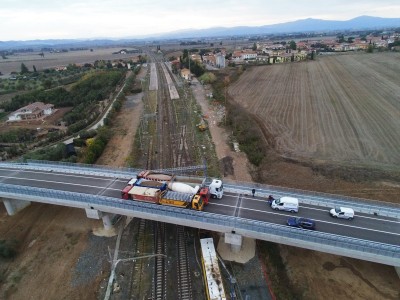 collaudo di cavalcaferrovia con camion e mire ottiche